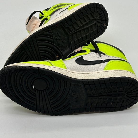 AIR JORDAN 1 RETRO HIGH OG VOLT/BLACK VISIONAIRE SIZE 9 - Picture 12 of 16